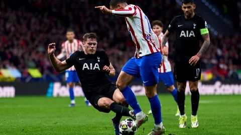  Micky van de Ven khiến fan Tottenham phẫn nộ với nghi vấn 'tự hủy'